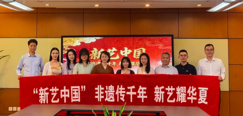 文化和自然遗产日，“新艺中国”点亮东方明珠