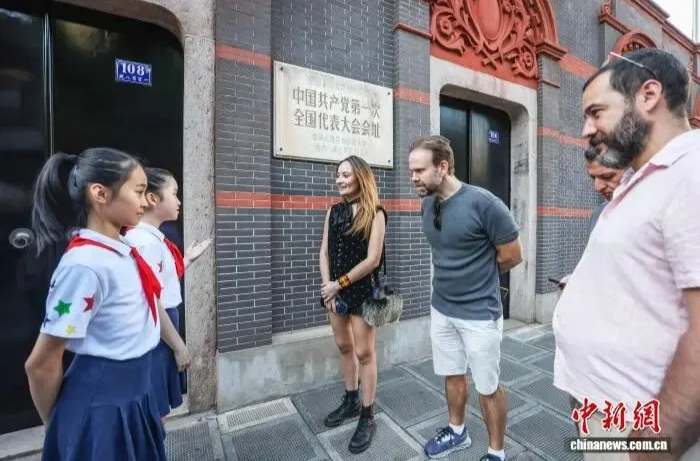 10万外国人涌入中共一大纪念馆：“这里是理解中国的绝佳起点”