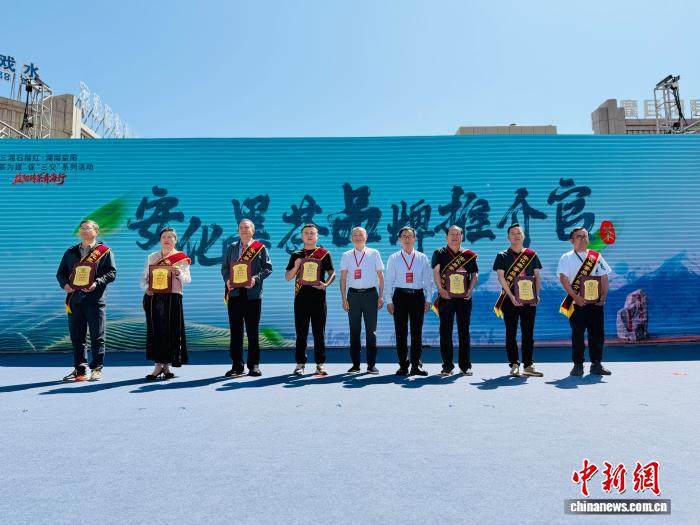 以茶为媒促“三交”，益阳砖茶架起湘青民族团结“连心桥”