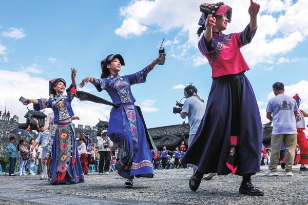 五彩民族 溪峒春秋——大张家界国际旅游区民族文化解读