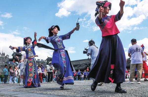 五彩民族 溪峒春秋——大张家界国际旅游区民族文化解读