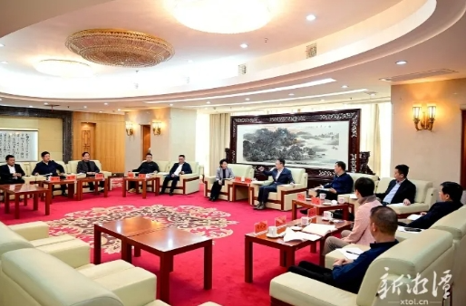 胡贺波会见统一战线代表人士、商协会负责人