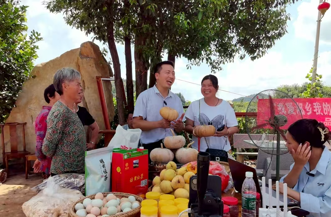湘潭：手机变“新农具” “县域优品”变“网红单品”