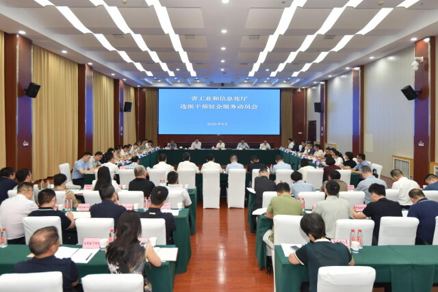 从“走过去”到“住下来”，把服务送到企业心坎上—— 湖南选派年轻干部进车间