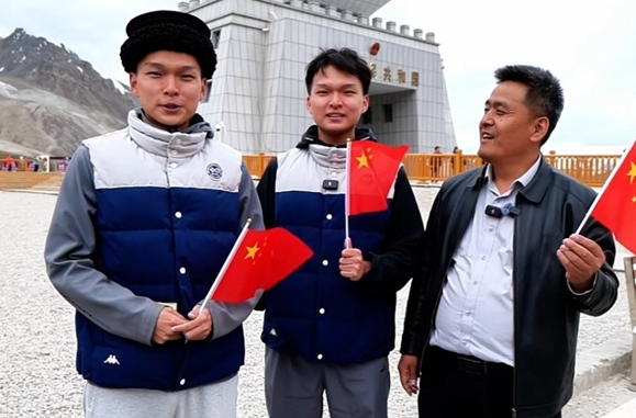 双胞胎的毕业旅行，读懂一家四代守边情