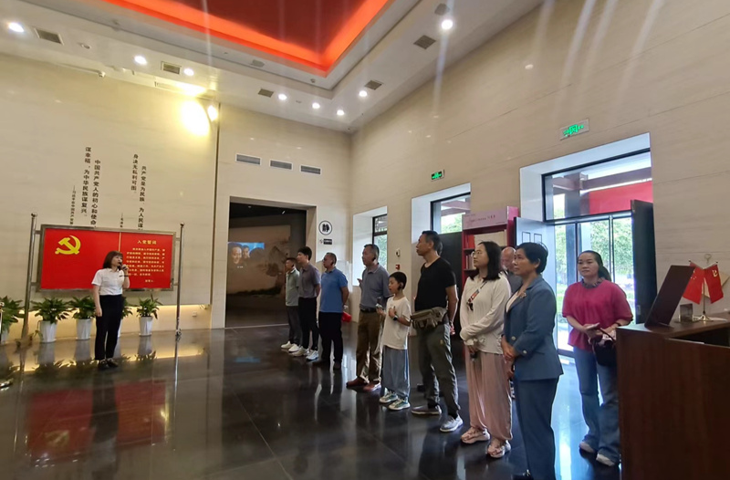 农工党岳阳市直一支部赴韶山市开展“凝心铸魂强根基、团结奋进新征程”主题教育