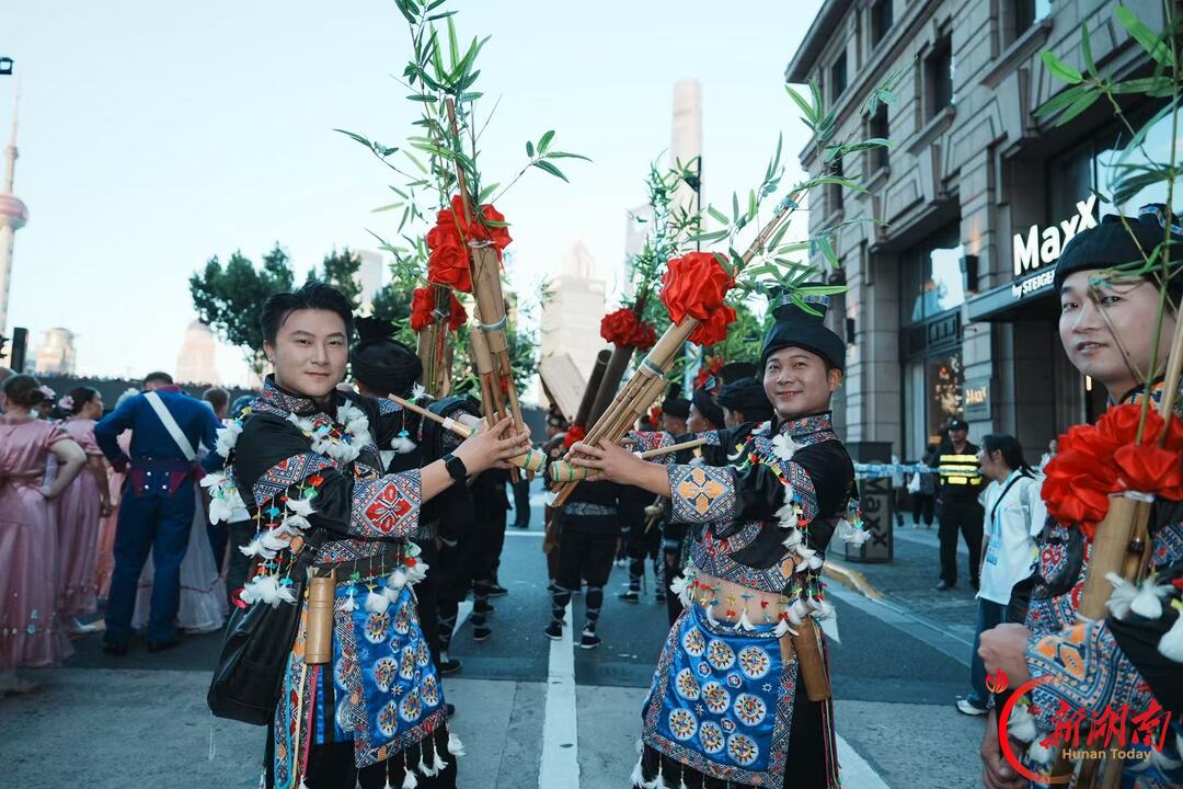 外滩刮起“最炫民族风” 福地怀化惊艳上海旅游节