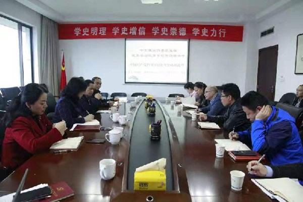 4月27日，市委统战部举行党史学习教育专题宣讲报告会，市委党史学习教育宣讲团成员，市教育局党委委员、副局长徐晓芳作专题宣讲，市委统战部常务副部长吴佳辉主持会议。_副本.jpg