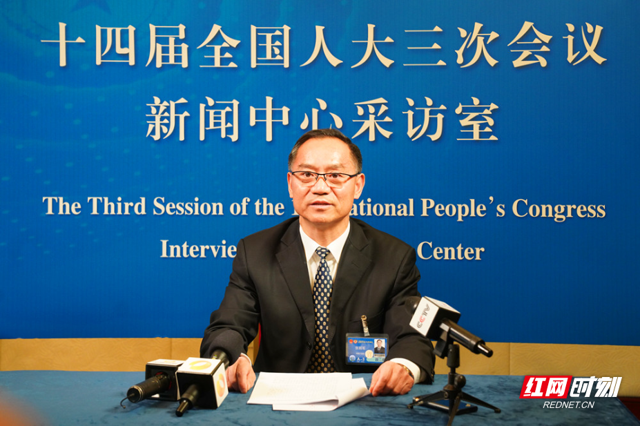3月4日下午,十四届全国人大三次会议湖南代表团在驻地举行第一场新闻发布会。.png 3月4日下午,十四届全国人大三次会议湖南代表团在驻地举行第一场新闻发布会。.png