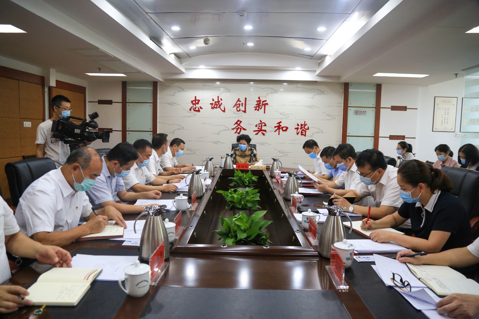 张迎春到市委统战部走访调研1.jpg 张迎春到市委统战部走访调研1.jpg