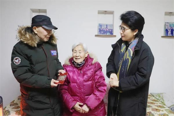 陈华走访慰问非公经济代表人士和港澳台侨代表人士2.jpg 陈华走访慰问非公经济代表人士和港澳台侨代表人士2.jpg