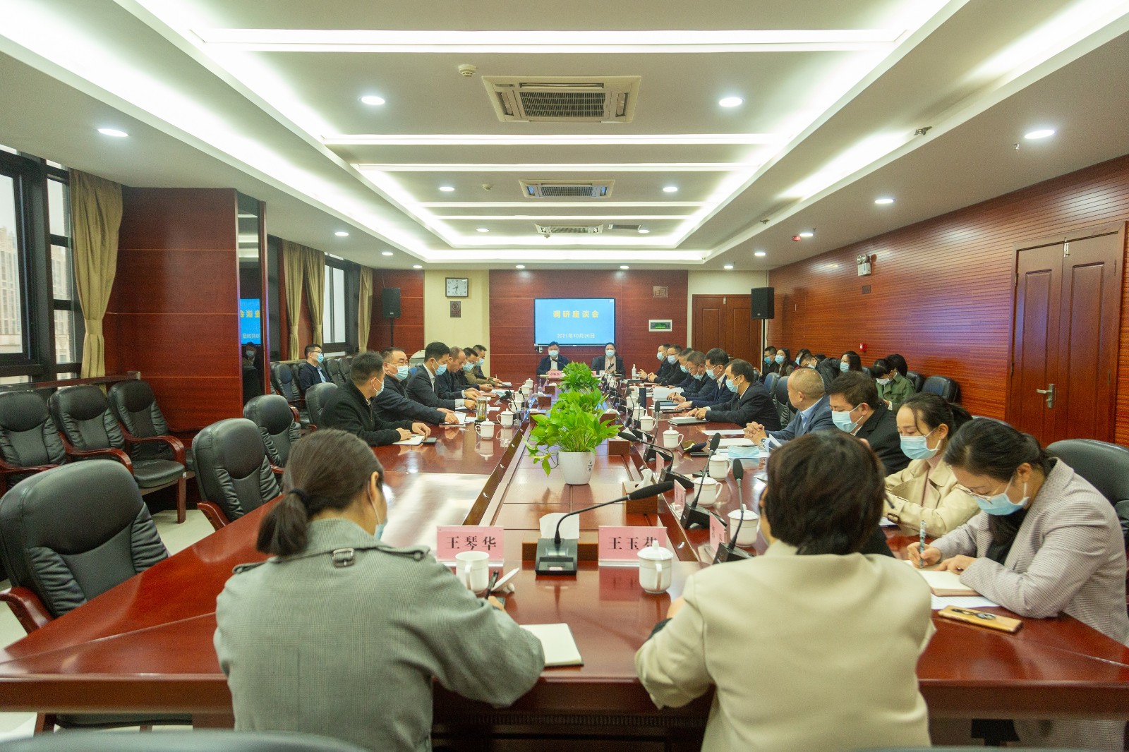 刘扬到民主党派市委会、市工商联机关走访调研1.jpg