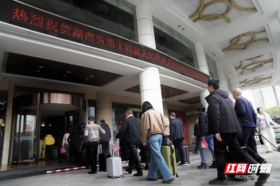 两会 11.jpg 两会 11.jpg