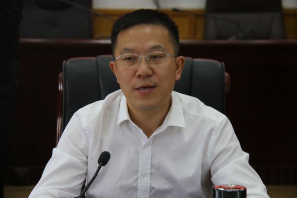 龚红果主持召开市第十二次党代会情况通报会2.jpg