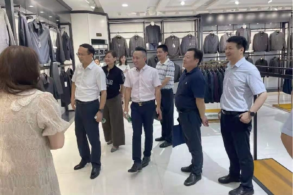 覃万成带队到株洲市邵东商会开展“百会千企大走访 凝心聚力促发展”活动1.jpg
