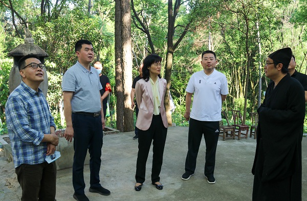 邱虹率队督导宗教活动场所安全工作2.jpg