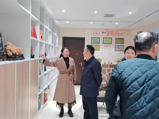廖国豪走访调研长沙市张家界商会1.png