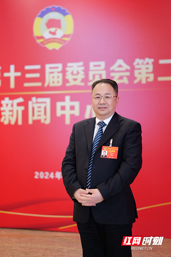 聂方红1.jpg 聂方红1.jpg