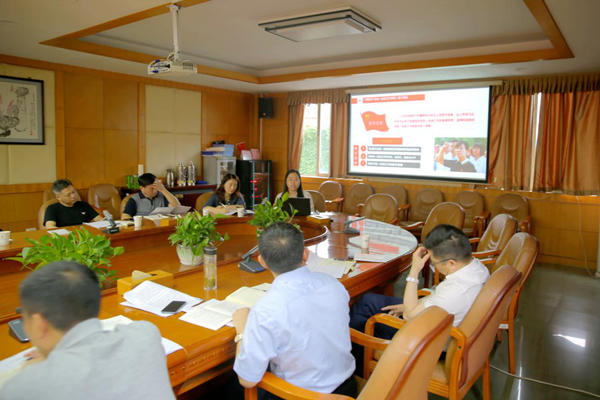 湖南理工学院党委理论学习中心组举行学习会专题学习《中国共产党统一战线工作条例》_副本.png