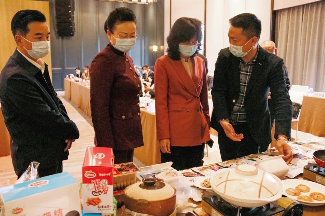 岳阳企业家沙龙（第三期）“百会千商”助力乡村振兴专场活动举行1.jpg