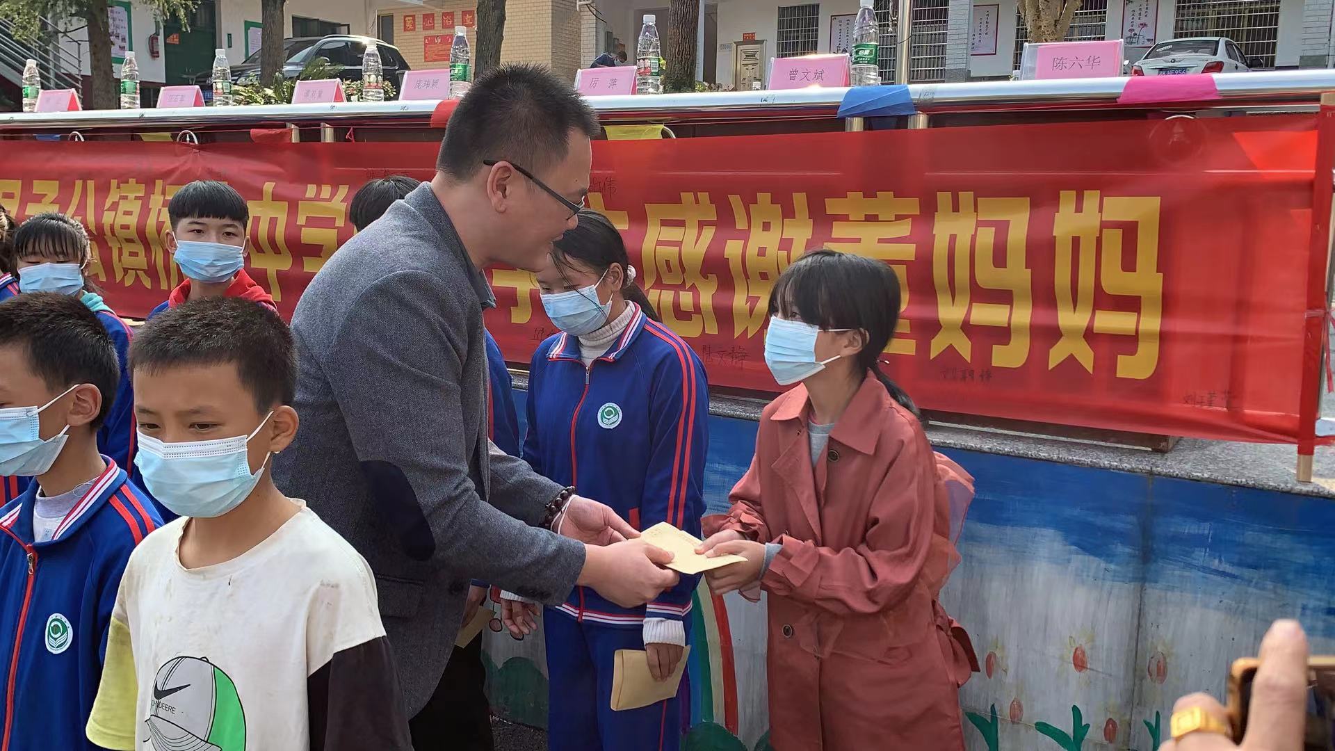 董淑贞爱心捐赠1.jpg