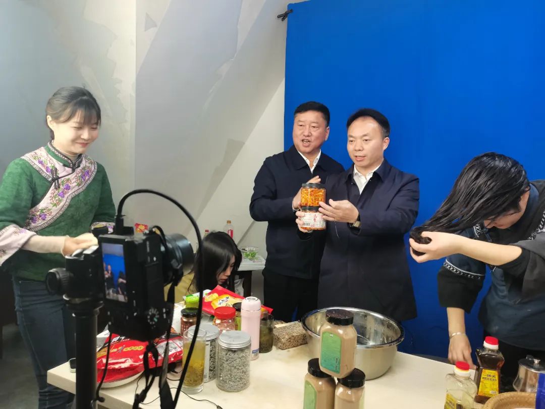 廖国豪调研“张家界e创园”实践创新基地时强调强化思想引领 主动担当作为3.jpg